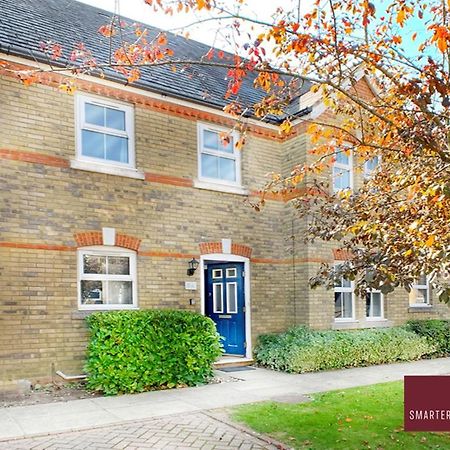 Knaphill - 2 Bedroom House - With Parking Brookwood Exterior photo